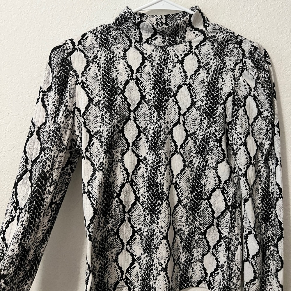 Snake skin long sleeve